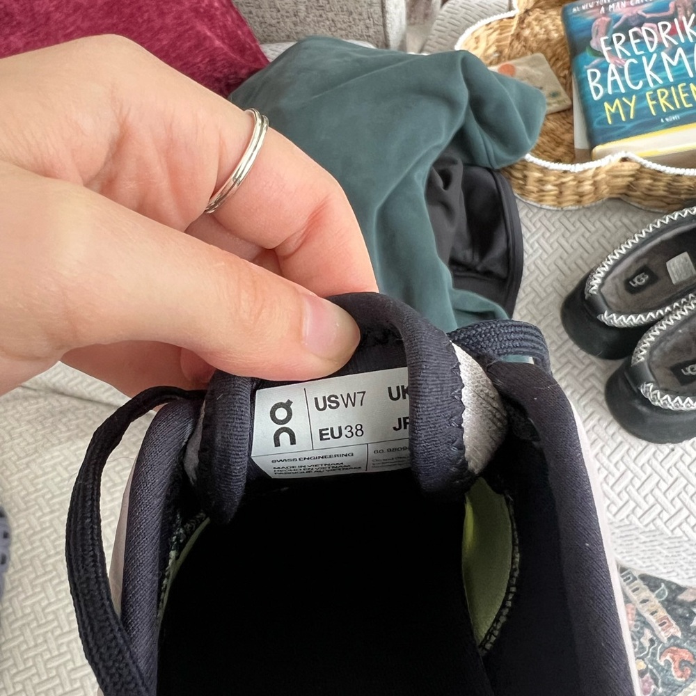 On cloud Womens Sneakers - Picture 3 of 4